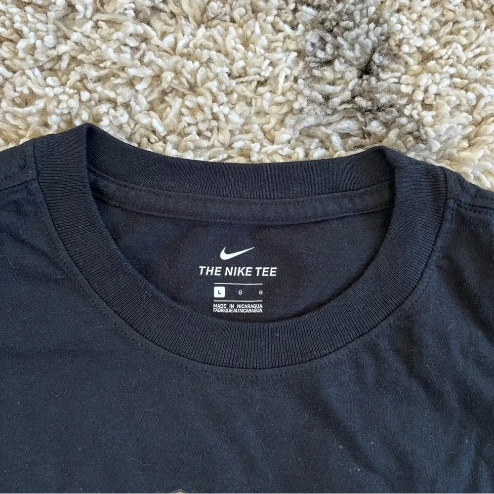 ✔️ NWT✔️ NIKE Sportswear Crazy on the Court Tee